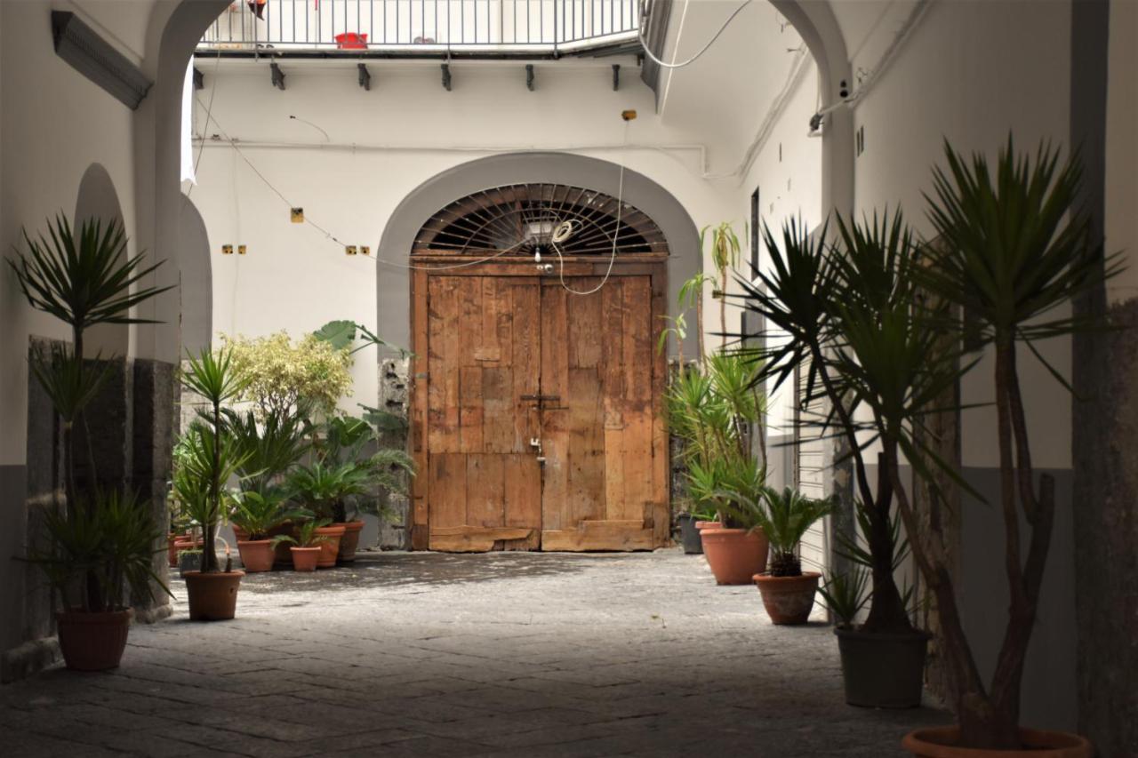 La Cartolina Di Free Parking For Small Cars Only Appartement Naples